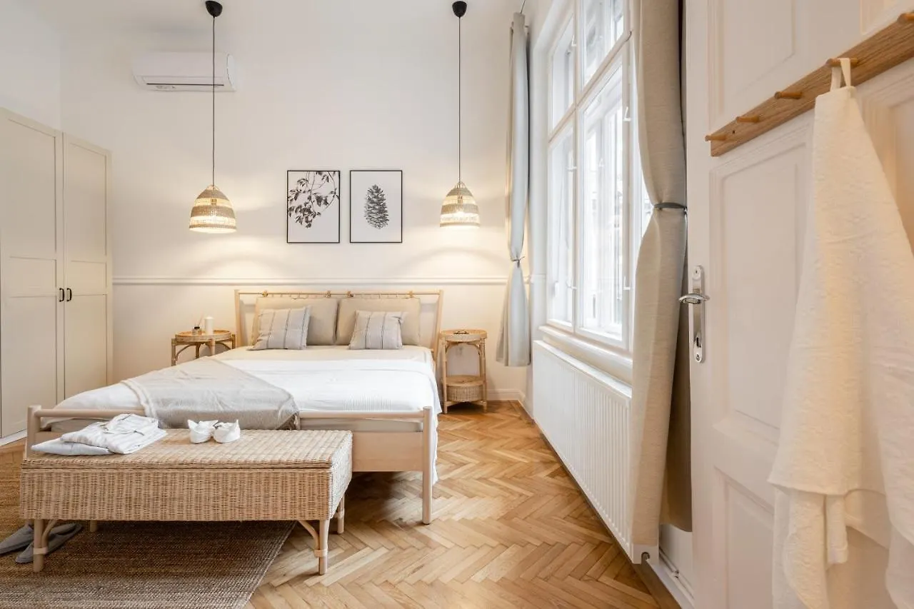 Sassy Lee Apartment Budapest
